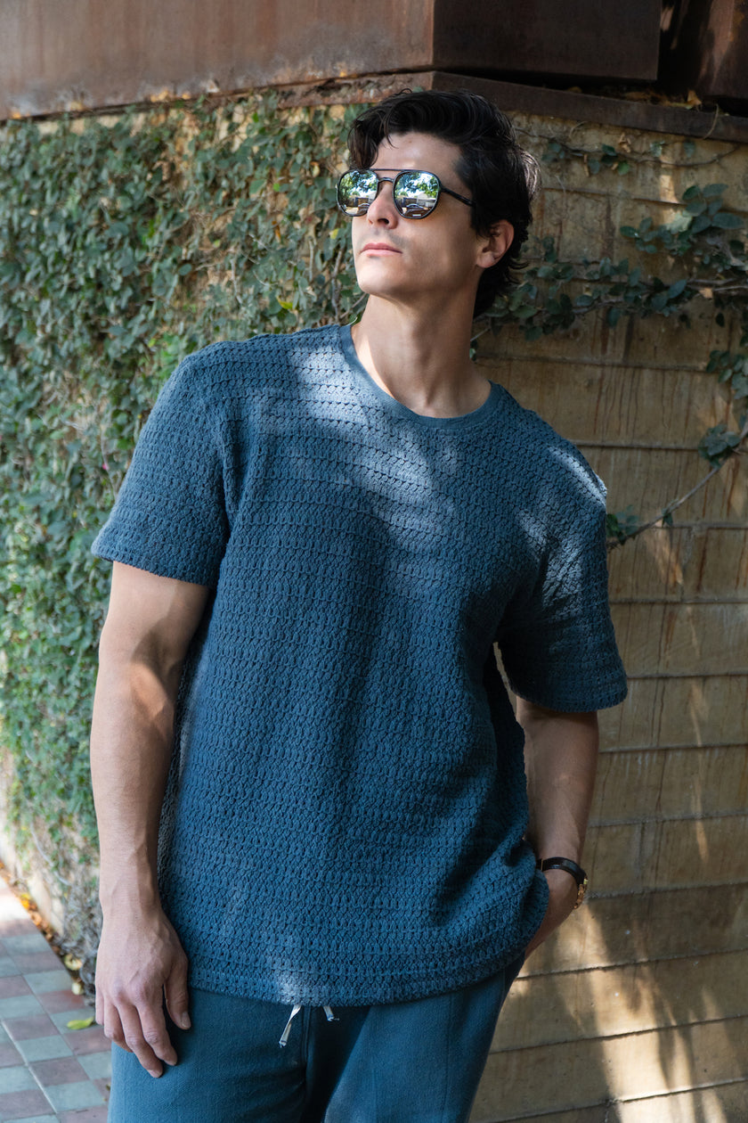 T-shirt with lined sleeves