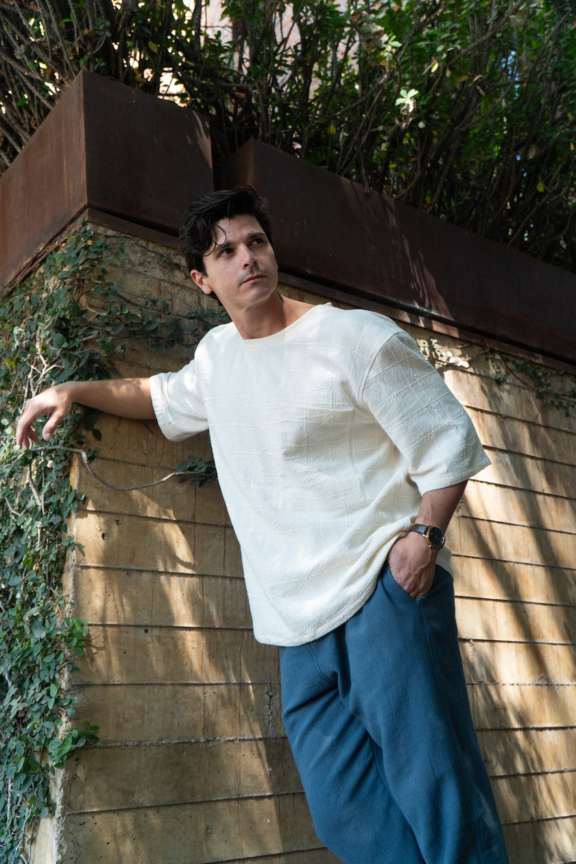 T-shirt with lined sleeves