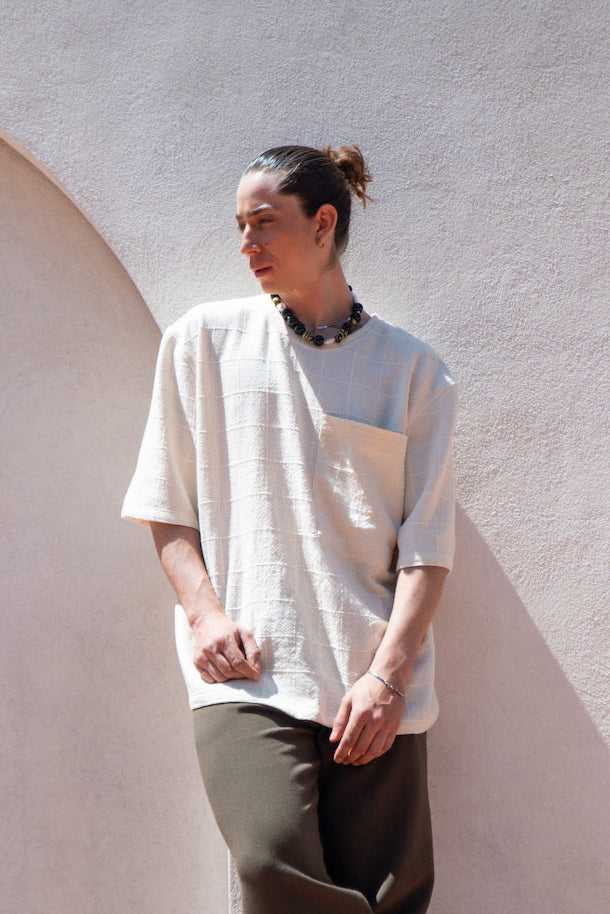 T-shirt with lined sleeves