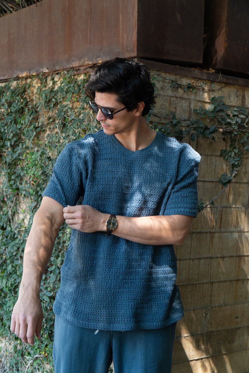 T-shirt with lined sleeves