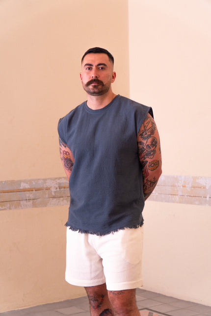 Short shorts with pockets